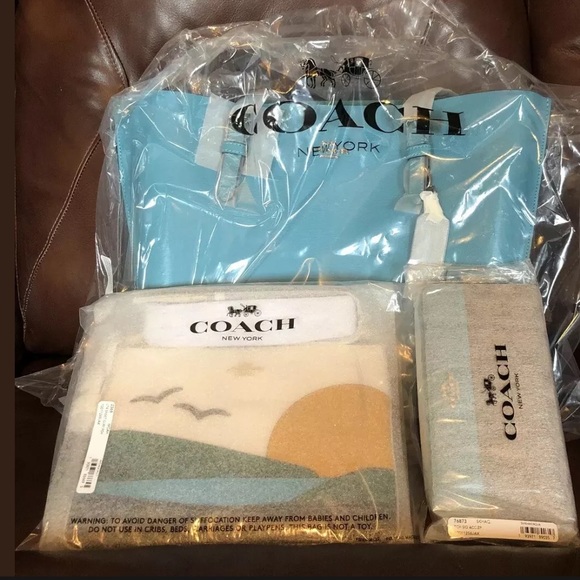 Coach Handbags - ❌SOLD❌3pc Leather COACH SET Aqua Bag/Wallet/Pouch